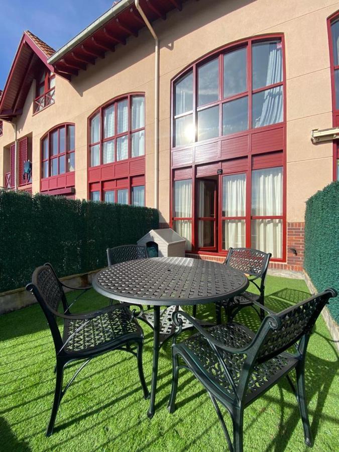 Apartamento En Complejo Residencial Rovacias Comillas Kültér fotó