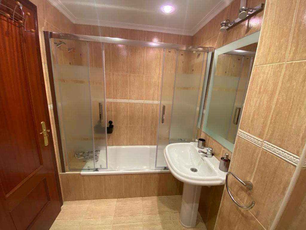 Apartamento En Complejo Residencial Rovacias Comillas Kültér fotó